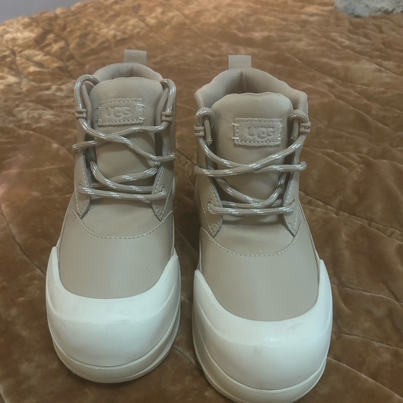 UGG platform shoes - Picture 3 of 3